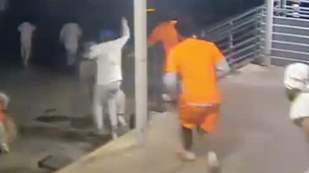 Video: "Zu einfach!": Häftlingen gelingt spektakulärer Ausbruch aus dem Knast