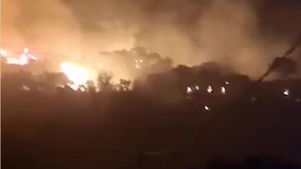 Video: Heftige Feuer wüten auf Urlaubsinsel