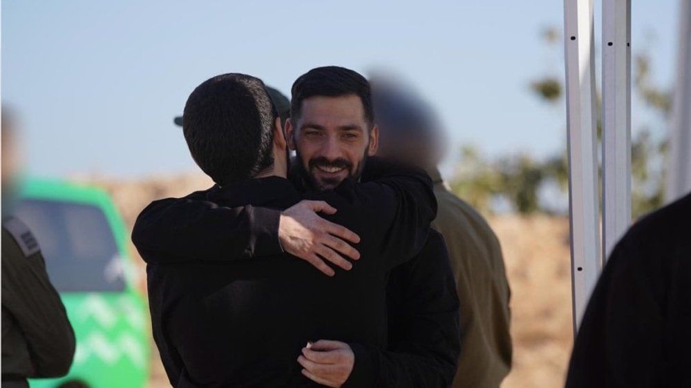 Video: Emotionales Wiedersehen: Deutsch-israelische Zwillinge wieder vereint