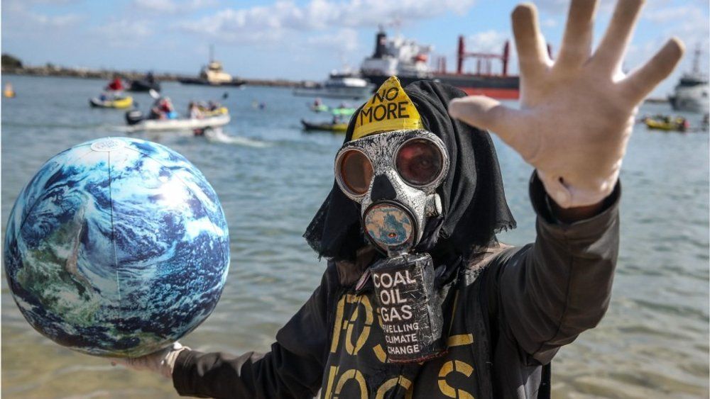 Video: Dutzende Festnahmen: Klimaaktivisten blockieren Australiens Kohlehafen