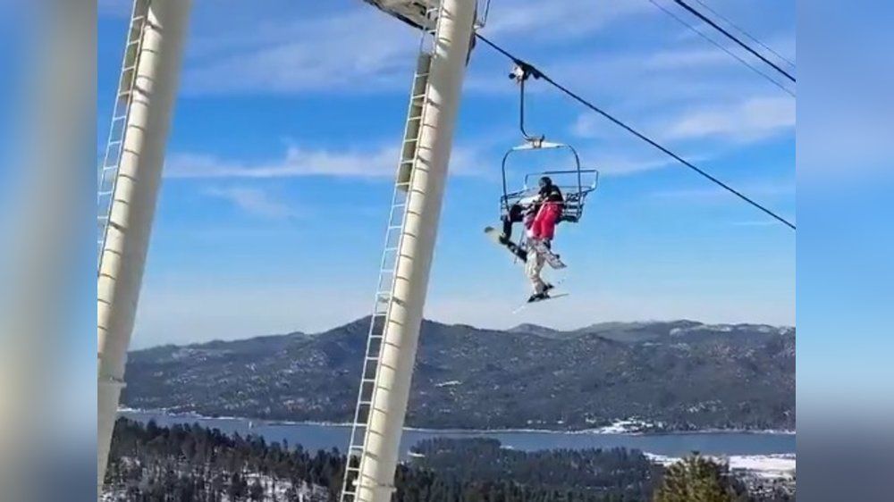 Video: In 20 Metern Höhe: Frau baumelt aus Skilift