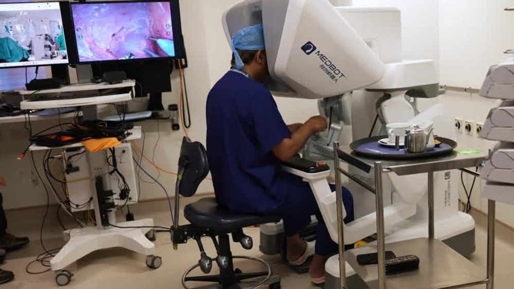 Video: Chirurg im Homeoffice? Operation per Remote-Roboter durchgeführt