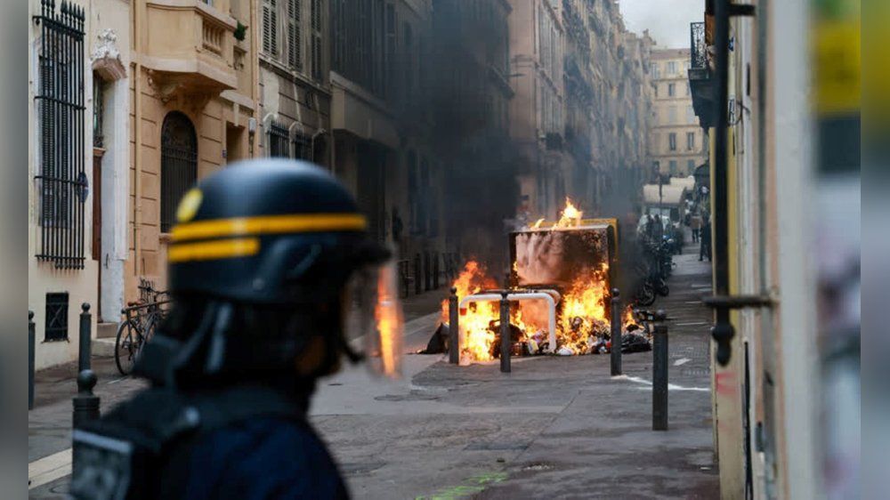 Video: Schülerproteste eskalieren: Frankreich versinkt im Chaos
