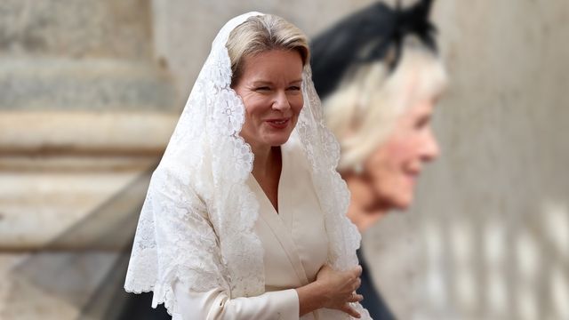 Video: Warum sich Königin Mathildes Look von Camillas unterscheidet