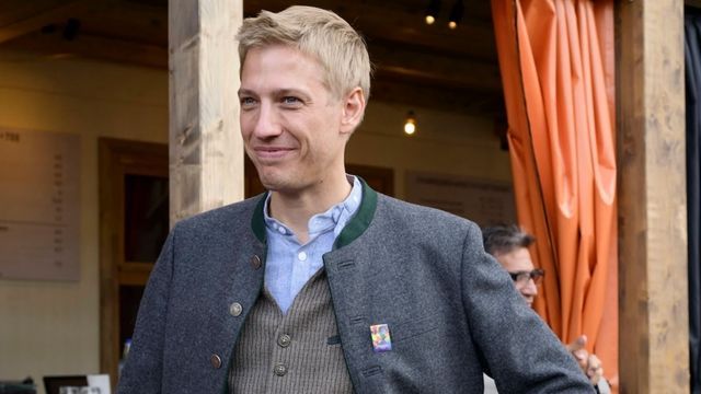 Video: Münchens Oberbürgermeister Dominik Krause bricht Wiesn-Umzug ab