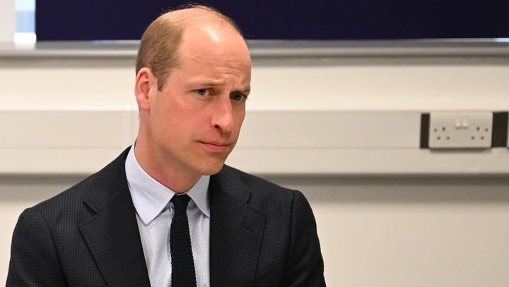 Prince William visits school and apologizes for Kate for a touching reason