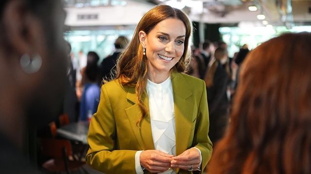 SO noch nicht gesehen: Prinzessin Kate im Anzug