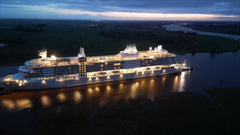 «Silver Ray»: Neuer Kreuzfahrt-Riese meistert Emspassage