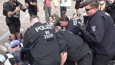Vor HU Berlin: Dutzende Menschen bei propalästinensischen Protesten
