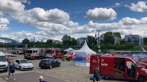 Hüpfburg in die Elbe geweht - Kinder verletzt