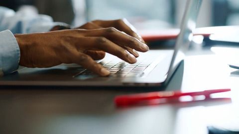 2023: Beschäftigte leisteten rund 1,3 Milliarden Überstunden