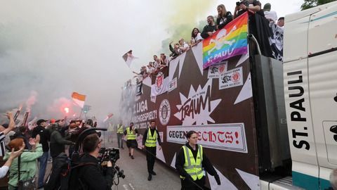 FC St. Pauli feiert: Politik, Party und die «Meisterfelge»