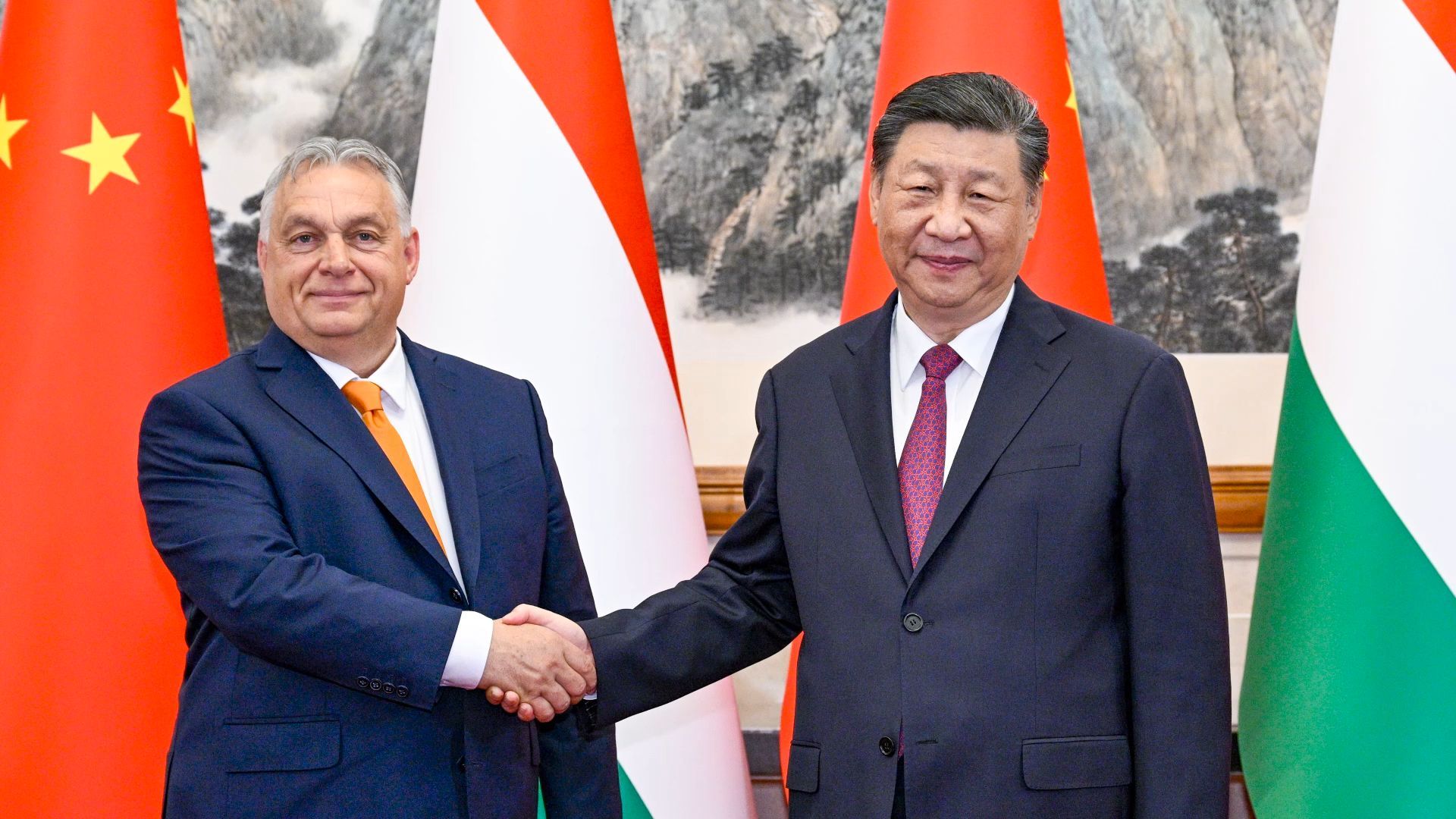 Überraschende Reise: Orban in Peking