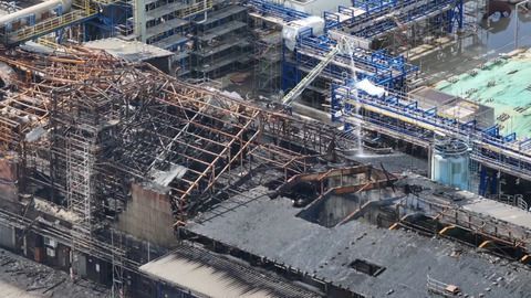 Nachlöscharbeiten nach Großrand in Duisburger Chemiewerk