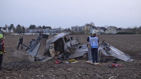 Kleinflugzeug stürzt bei Bonn ab - ein Toter