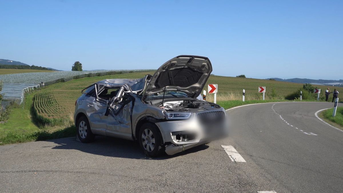 Bodenseekreis: Auto kommt von Straße ab – Beifahrerin stirbt