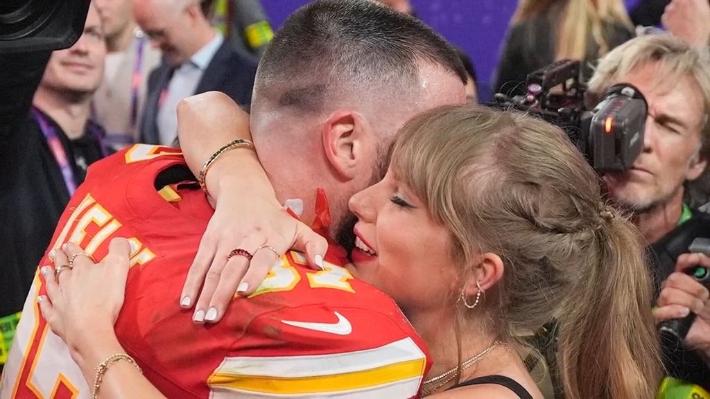 Superstars Taylor Swift und Travis Kelce haben sich verlobt