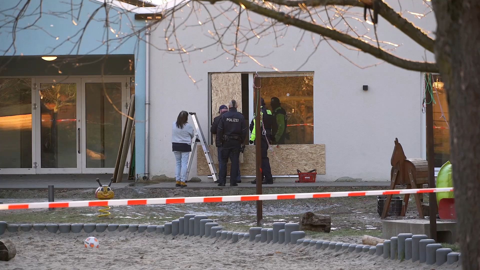 Video: Berliner Kita: Fünfjähriger stirbt bei Unfall