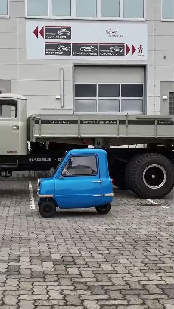 Video: Dieses Auto passt in jede Lücke: Kleinstes Serienauto der Welt steht in Niedersachsen