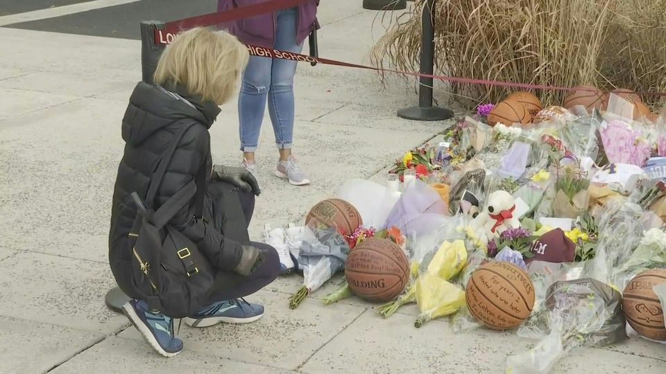 Kobe Bryant fans pay tribute at NBA star's former high school