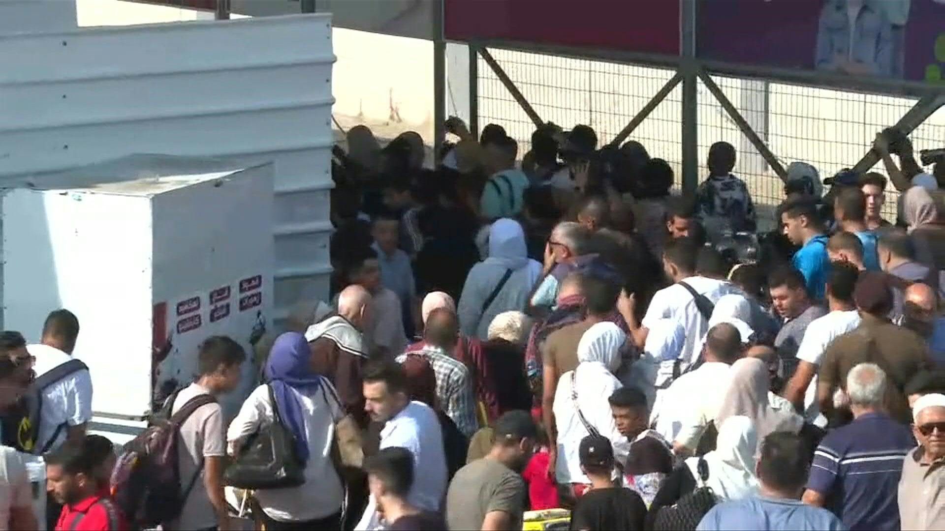 Rafah crossing gate opens on Palestinian side