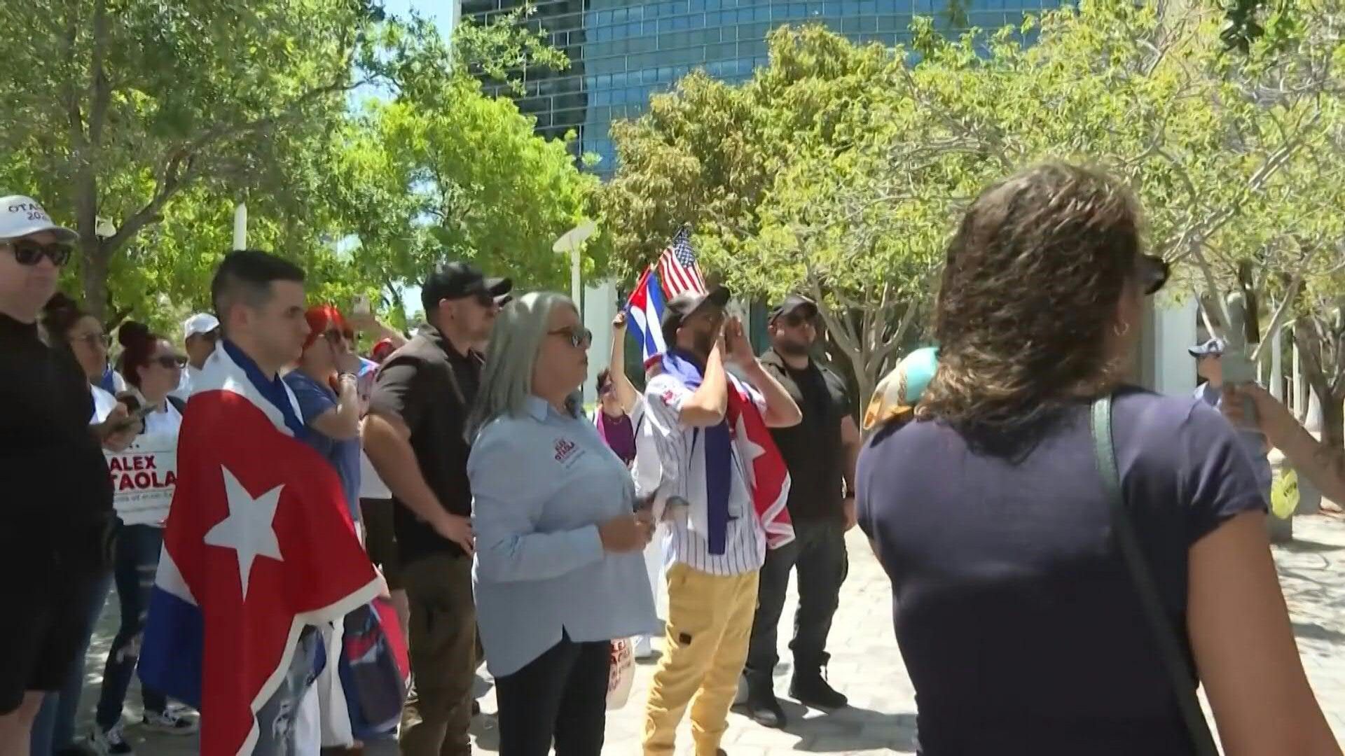 Cuban protesters outside Miami court ahead of sentencing in ex-ambassador espionage trial