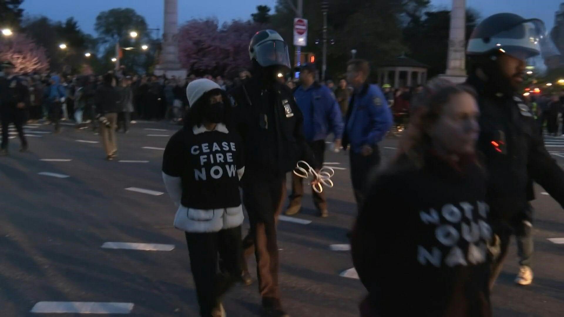Pro-Palestinian protesters in New York arrested and taken away