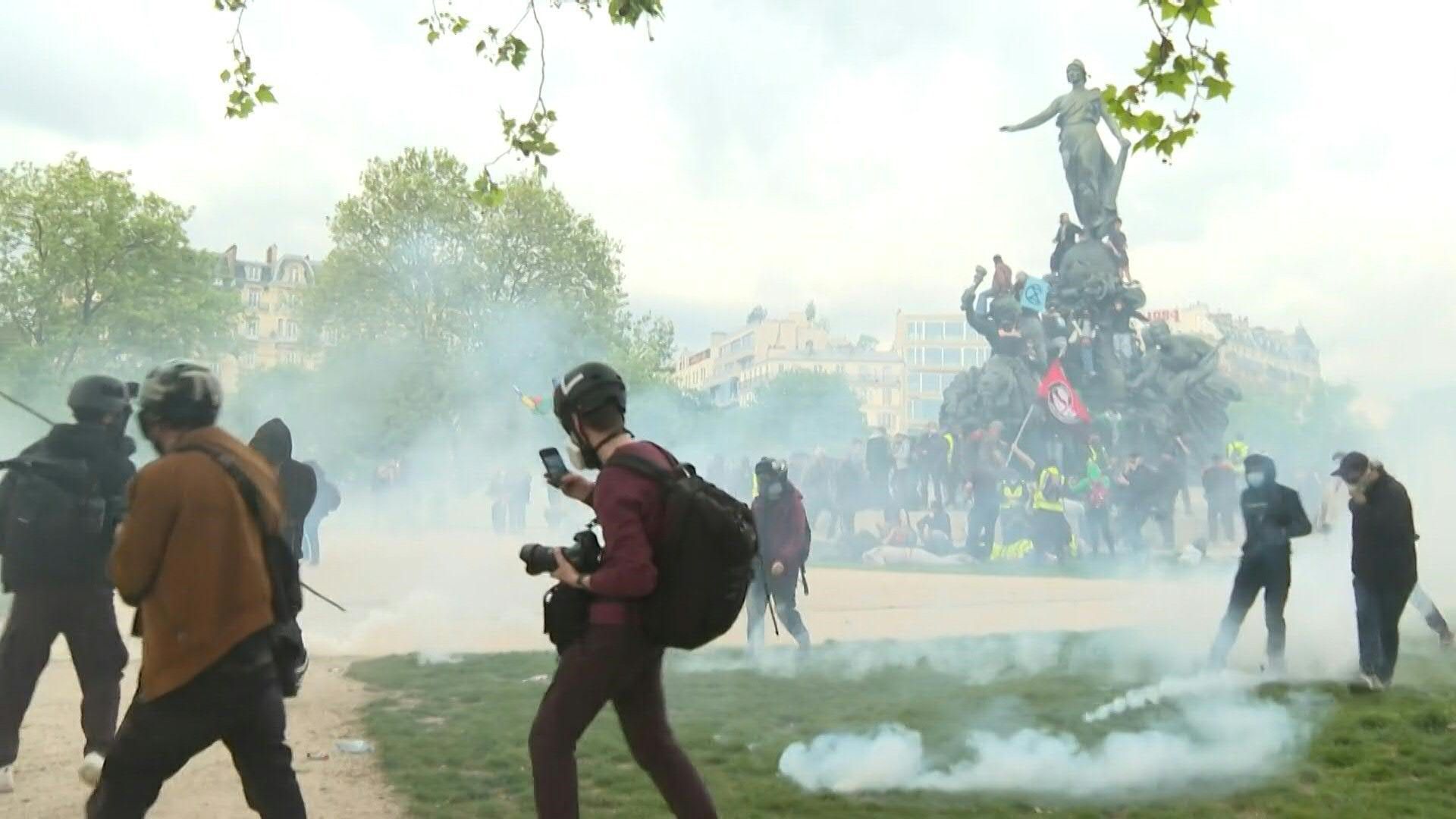 Police clash with demonstrators during Paris May Day march