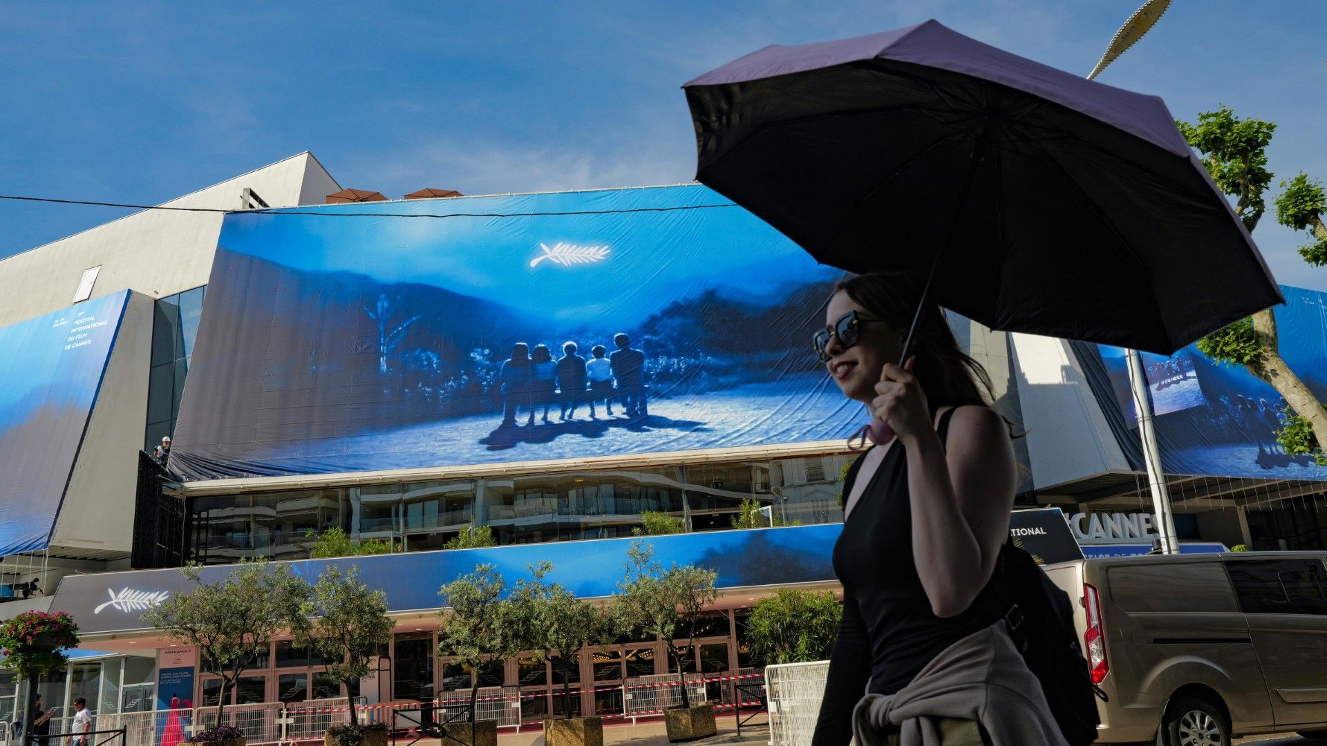 Es kann losgehen: Plakat des Filmfestivals in Cannes entrollt