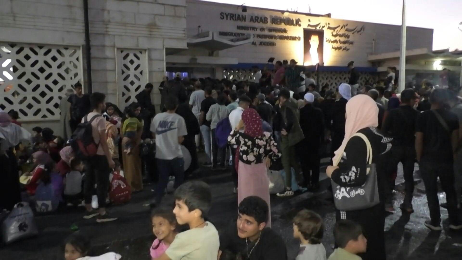 People fleeing Israeli strikes on south Lebanon flock to Syria crossing