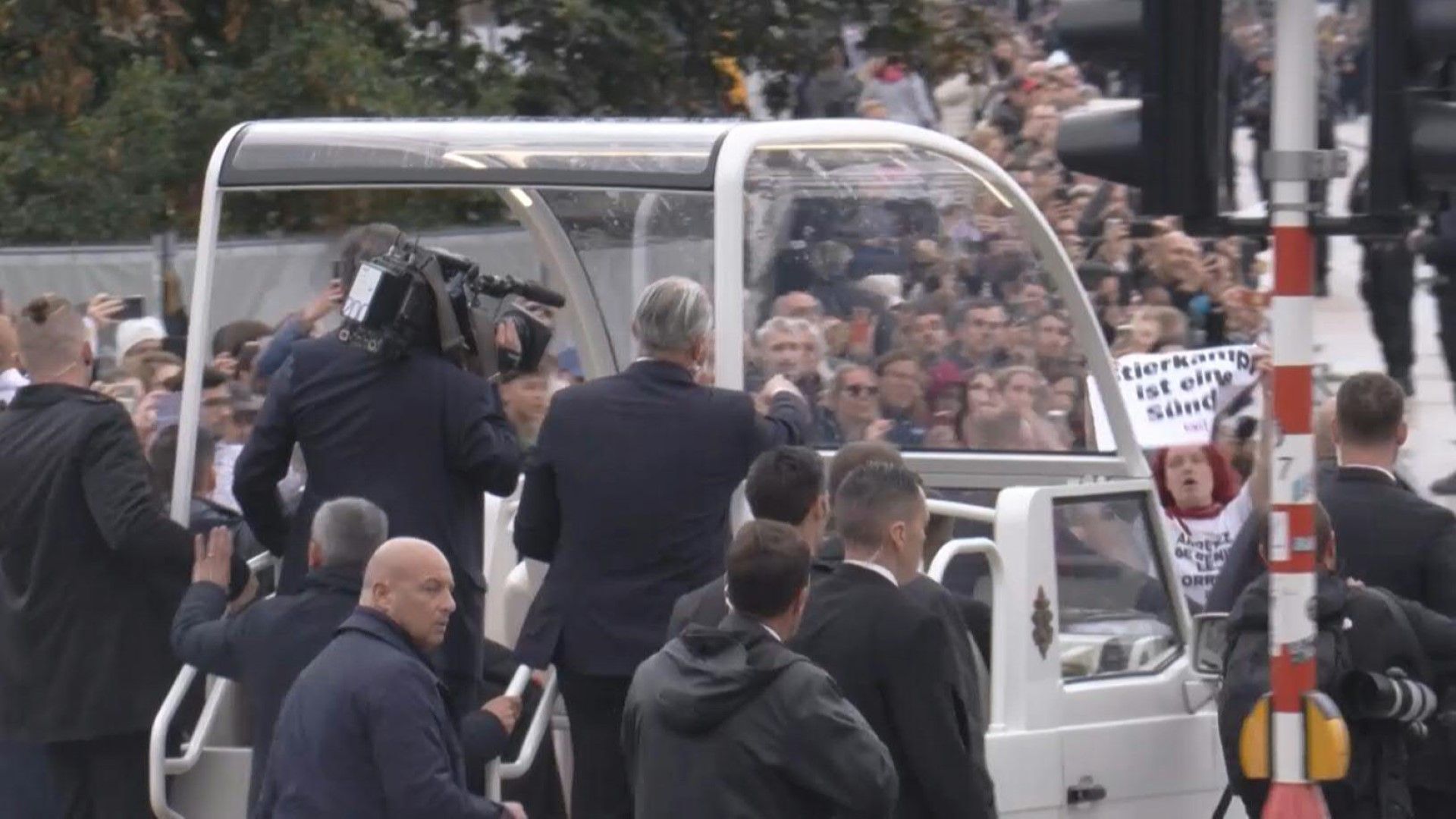Anti-bullfighting protester disrupts Pope Francis' popemobile tour of Luxembourg