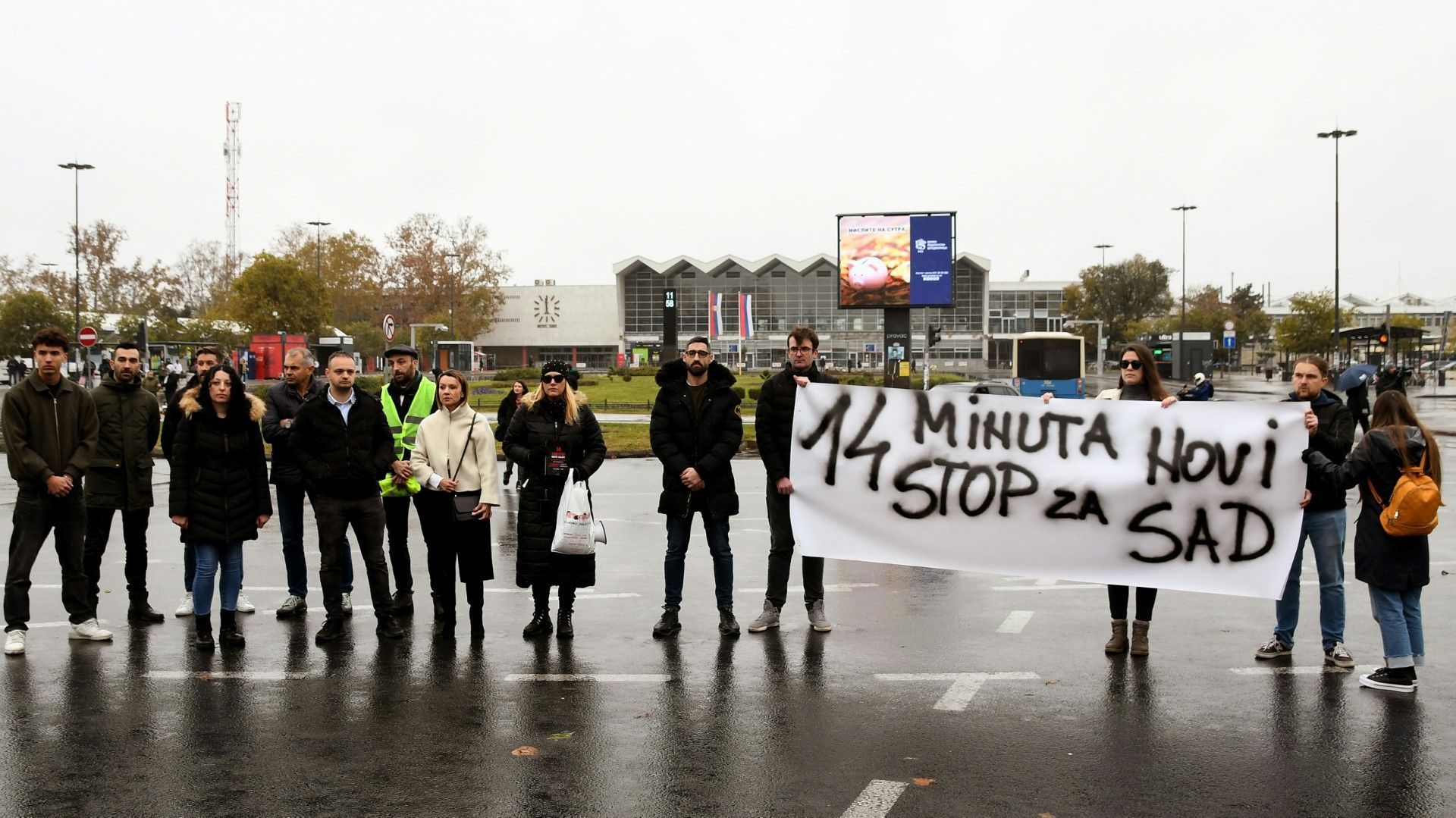Serbien: "Ziviler Ungehorsam" in Gedenken an Opfer von Bahnhofeinsturz