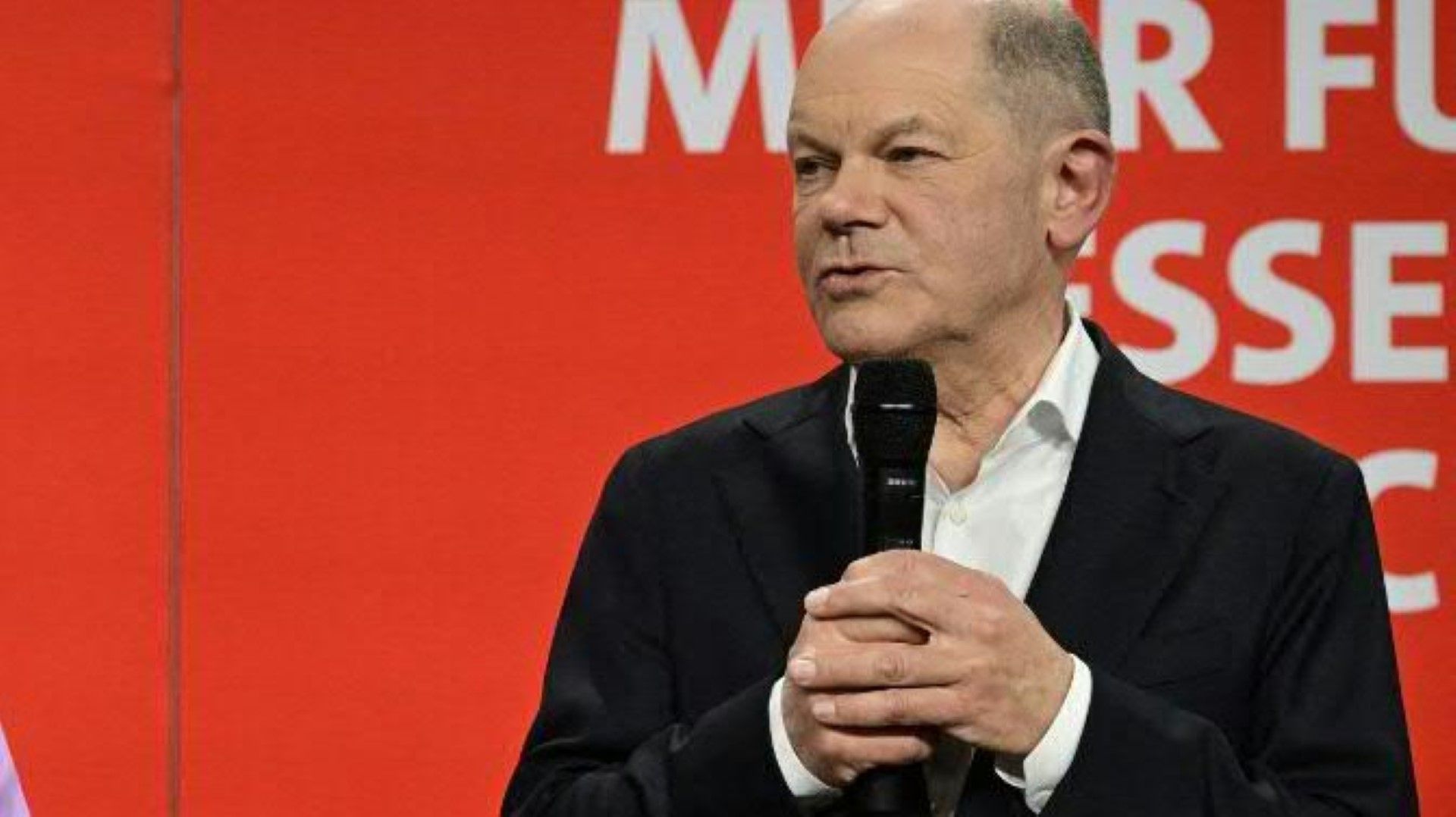 Scholz gratuliert Merz zum Wahlsieg