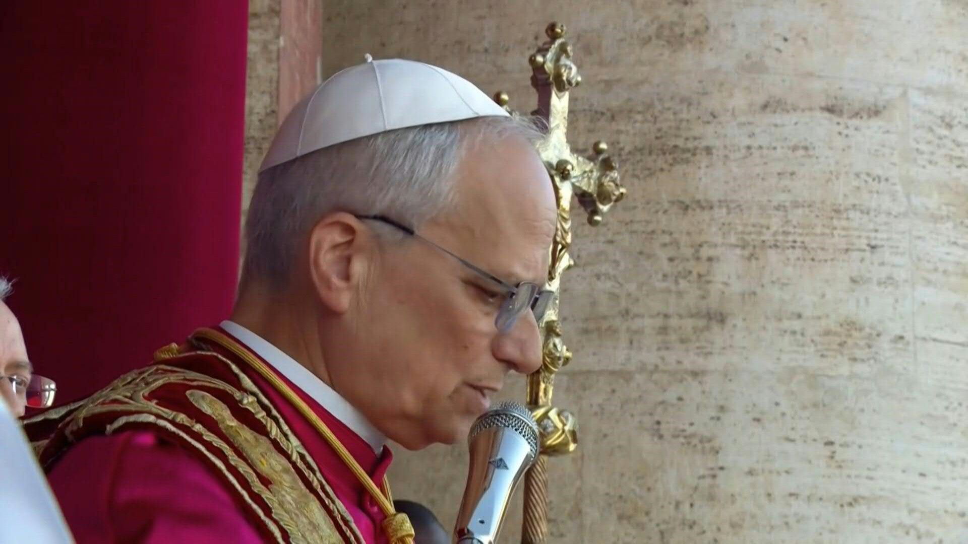 Video: Pope Leo XIV appeals for peace to 'all peoples' in first address