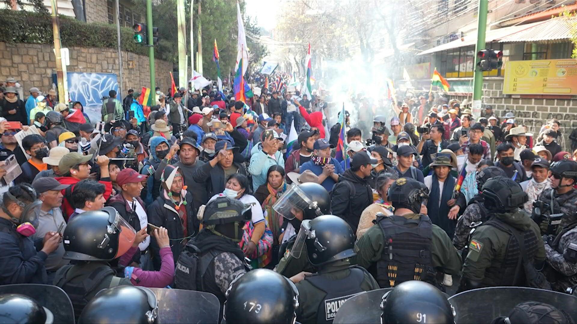 Video: Police clash with Morales supporters pressing re-election bid in Bolivia
