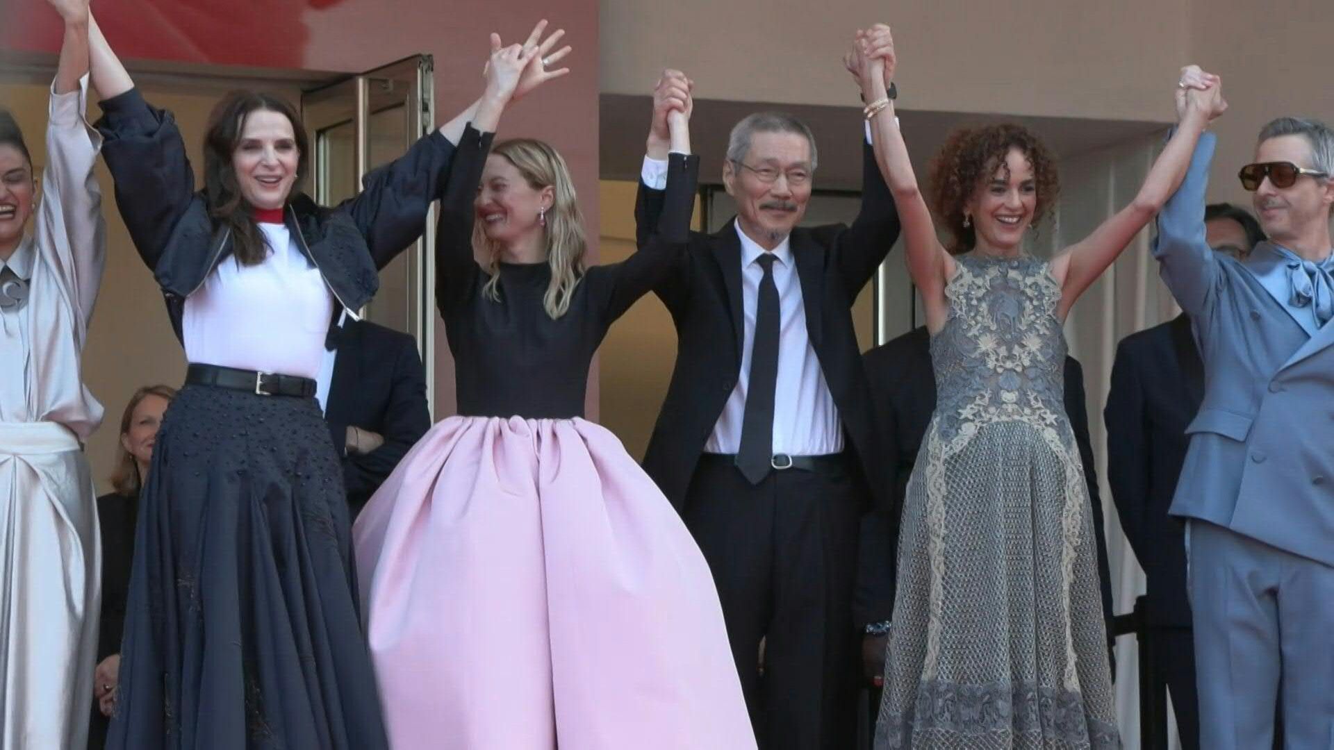 Cannes jury arrives on red carpet for closing ceremony