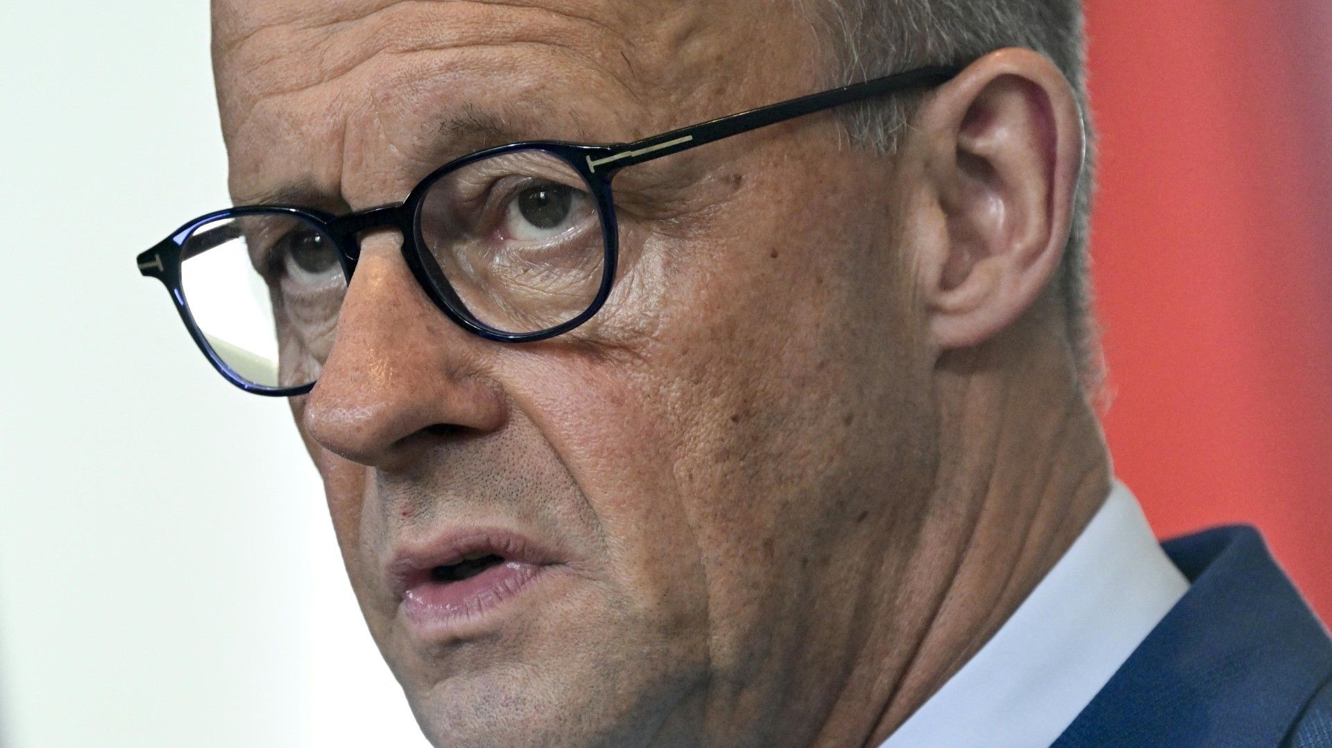 Merz will Mindestlohnanhebung “politisch nicht bewerten”