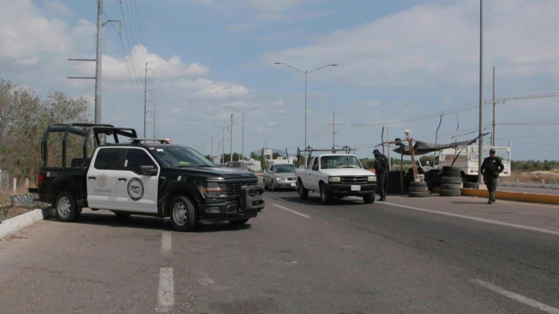 Mexican police carry out checks after 20 bodies found in cartel bastion