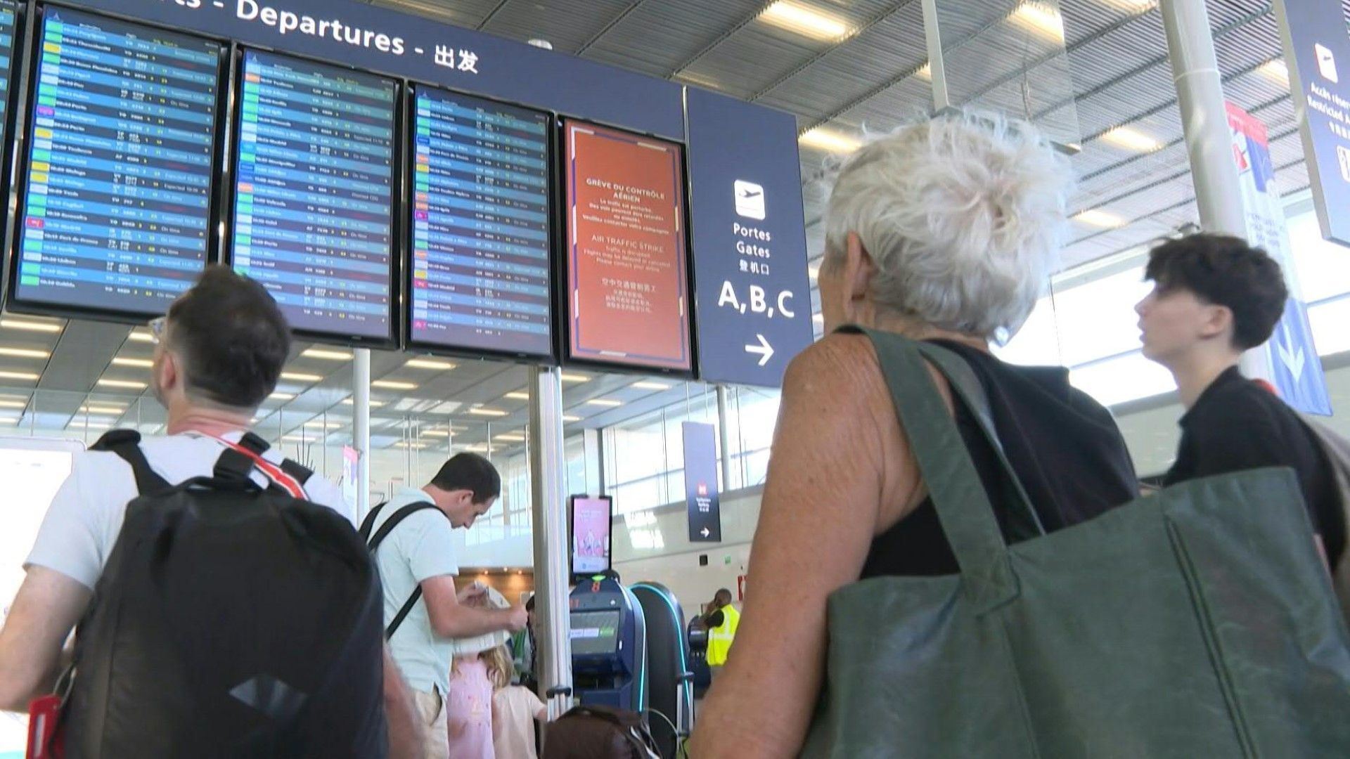 Fluglotsenstreik in Frankreich: Etwa 1000 Flüge gestrichen