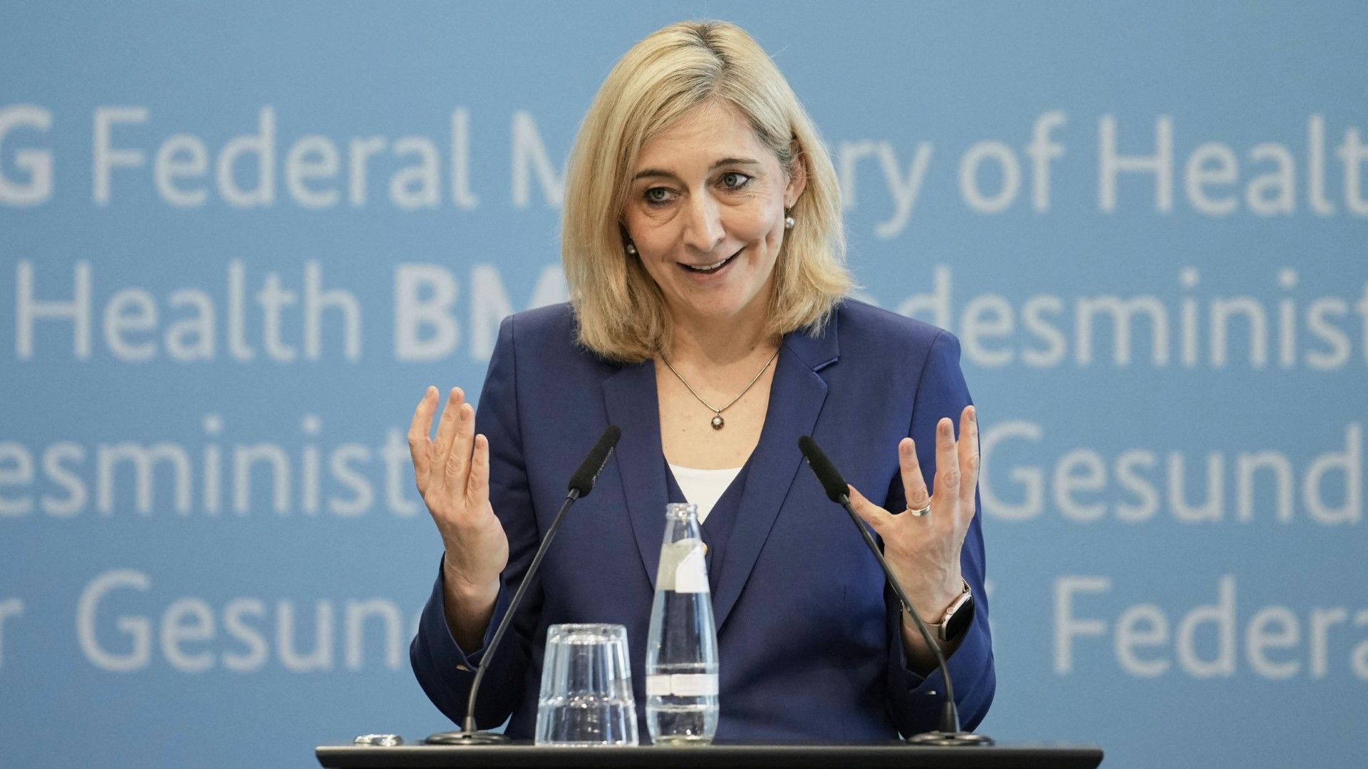 Warken erwartet höhere Beiträge in Pflegeversicherung