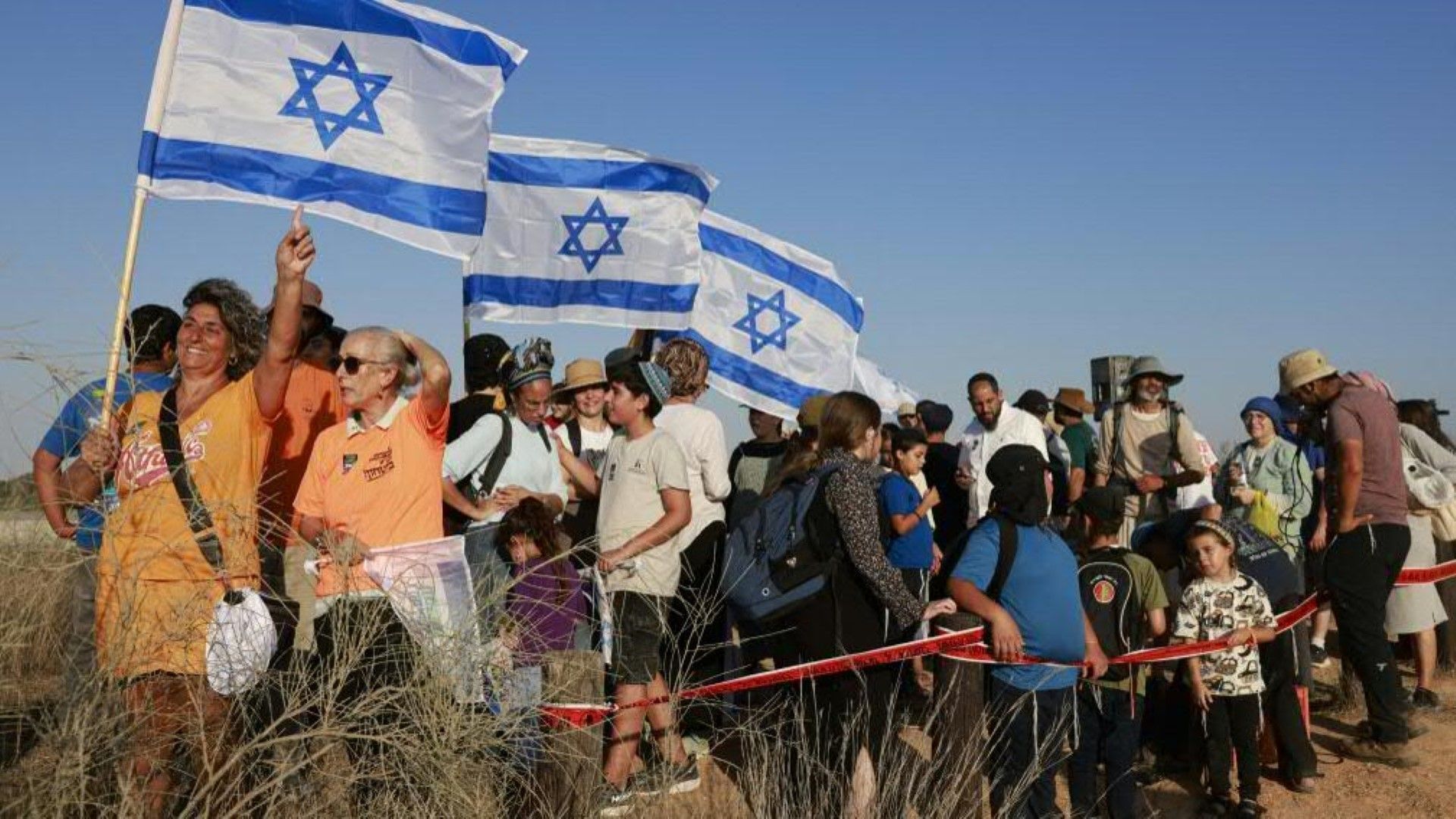 „Das ist unser Land!“: Jüdische Siedler warten an der Grenze zu Gaza