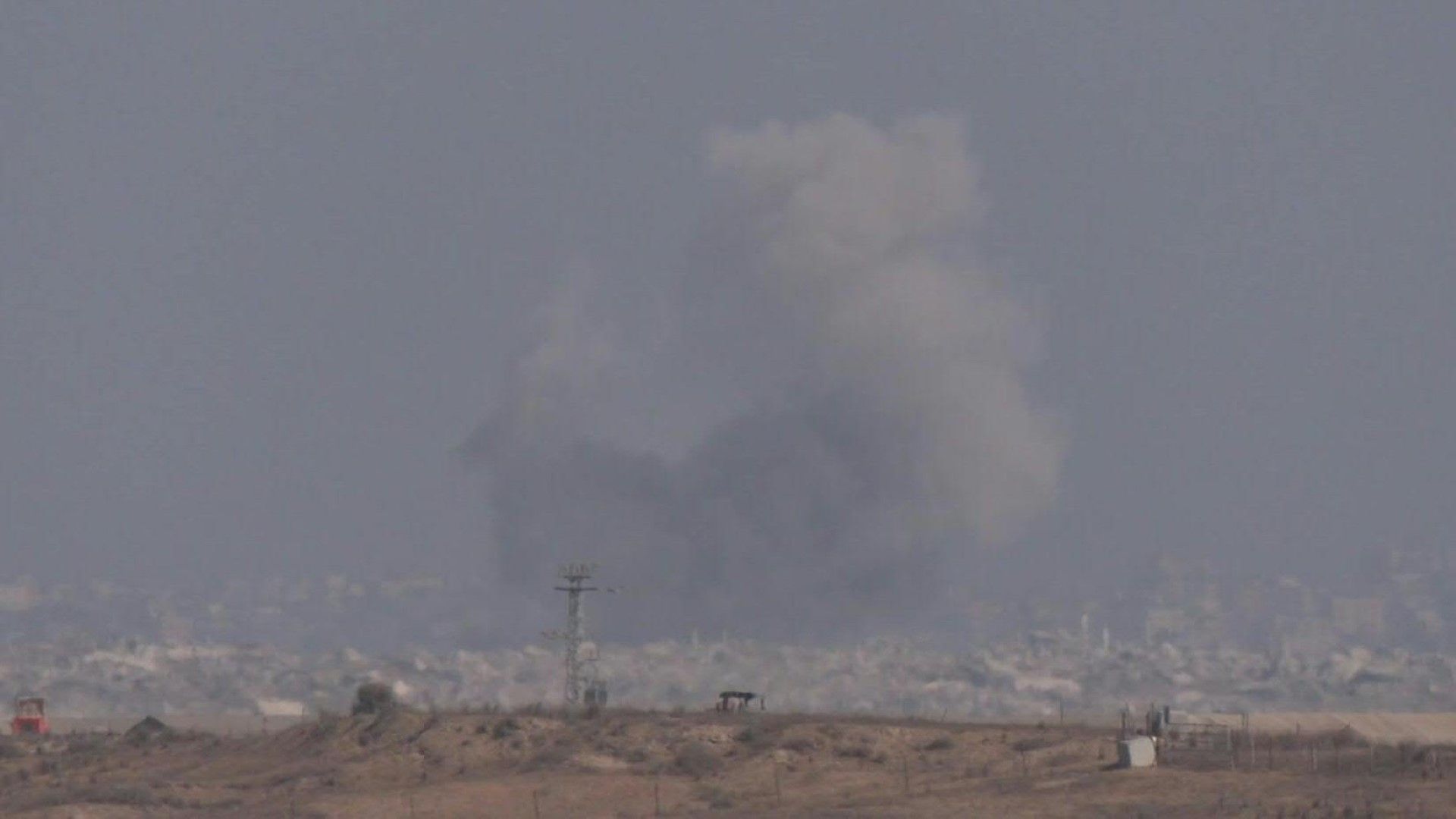 Video: Smoke rises over central Gaza amid Israeli operations