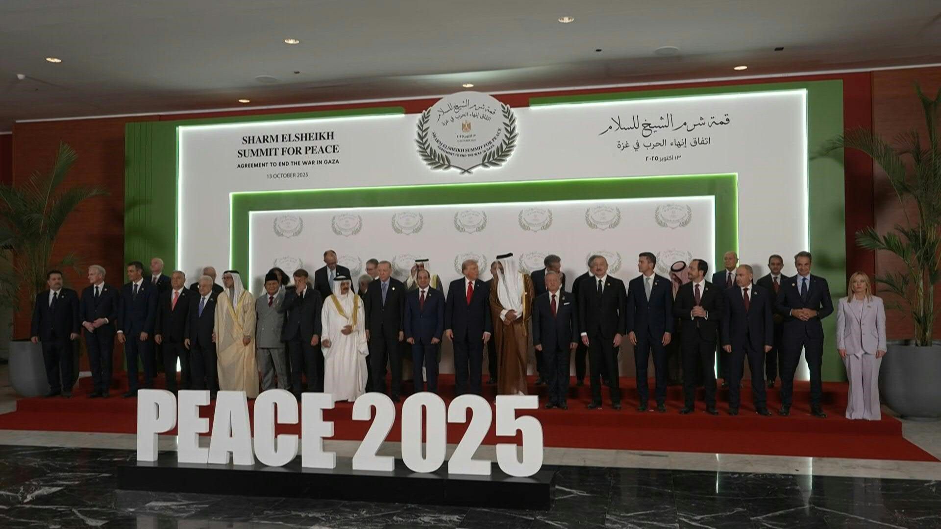 World leaders gather for a group photo at Egypt summit on Gaza