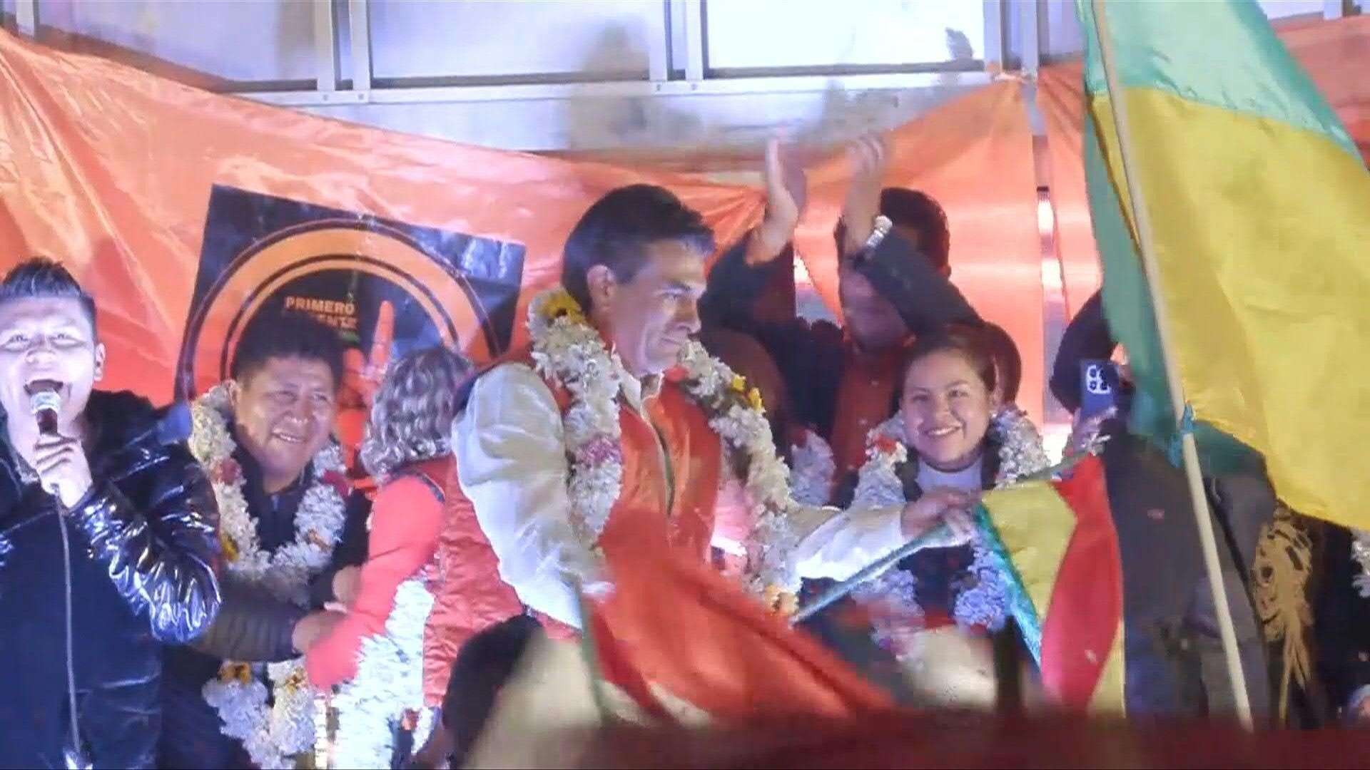 Video: Bolivian president-elect Rodrigo Paz attends street celebrations in La Paz