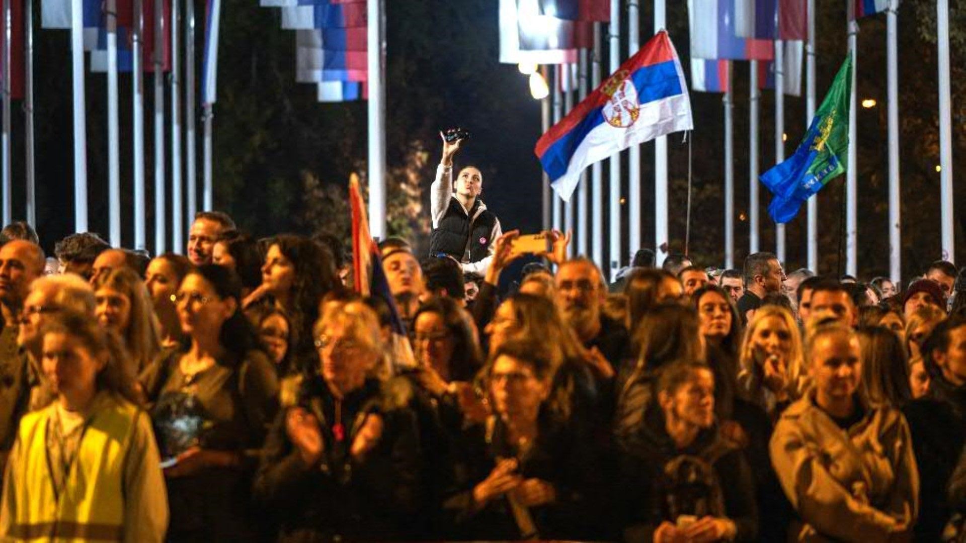 Ein Jahr nach dem Bahnhofs-Einsturz: Tausende Serben demonstrieren