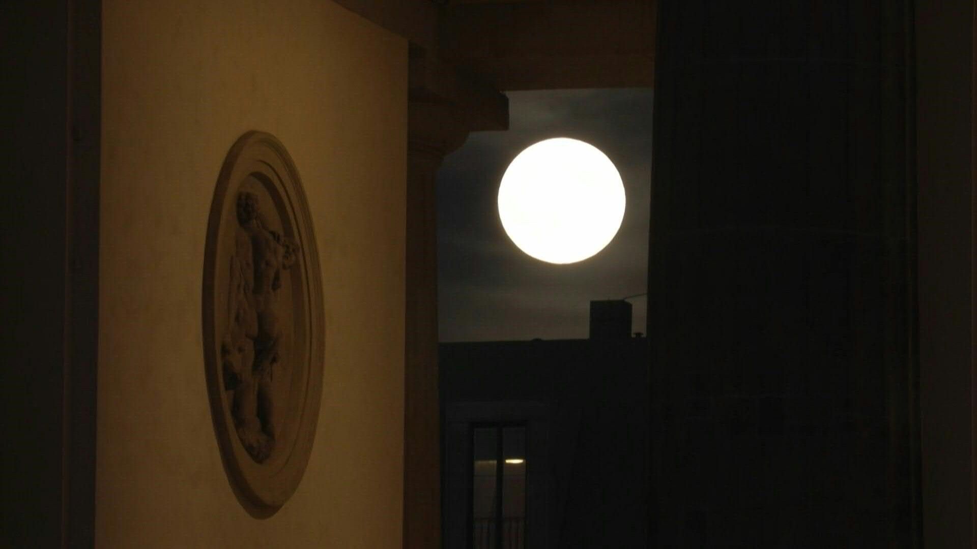Supermond erleuchtet Himmel über Berlin