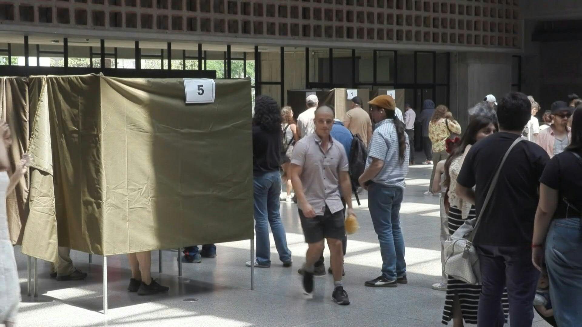 Video: Chile general election first round: Residents cast their vote