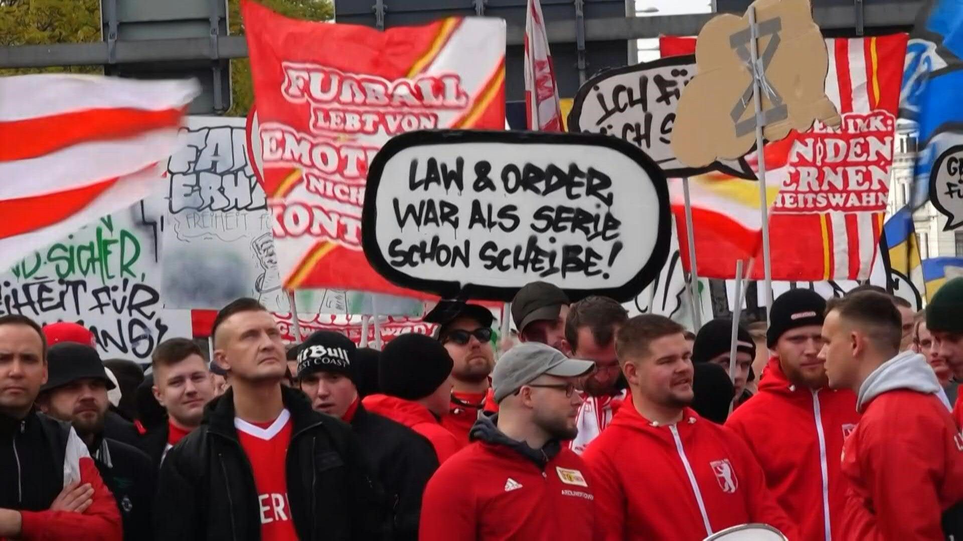 Leipzig: Tausende Fußball-Fans demonstrieren gegen Sicherheitsverschärfungen