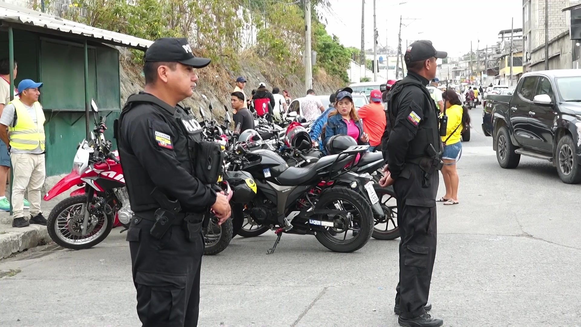 Video: Heavy security deployed in Guayalquil as president accompanies wife to vote