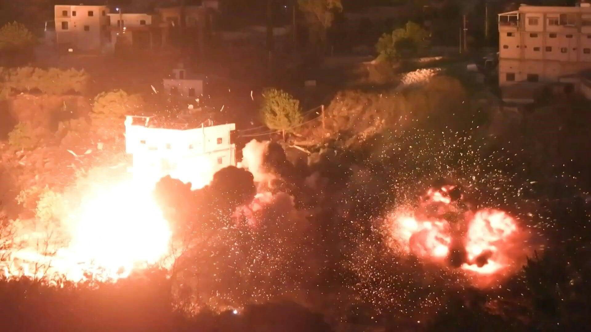 Moment Israeli strike hits building in south Lebanon